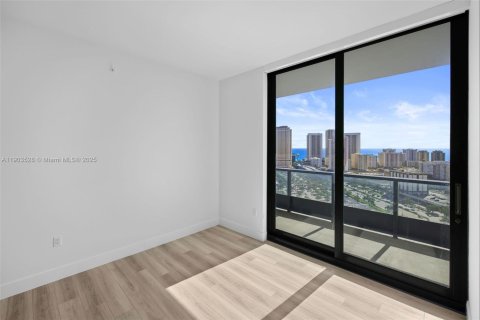 Apartamento en alquiler en Hallandale Beach, Florida, 2 dormitorios, 110.09 m2 № 2081845 - foto 21