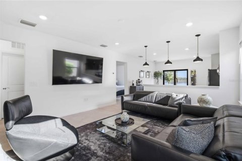 House in Sarasota, Florida 3 bedrooms, 115.66 sq.m. № 2225594 - photo 8