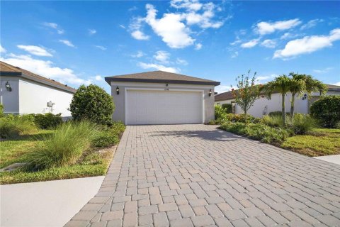 House in Sarasota, Florida 3 bedrooms, 115.66 sq.m. № 2225594 - photo 2