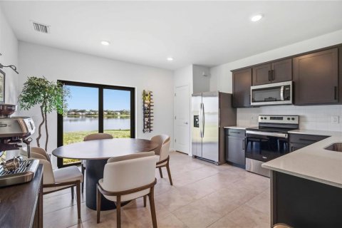 House in Sarasota, Florida 3 bedrooms, 115.66 sq.m. № 2225594 - photo 9