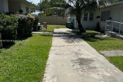 Commercial property in Miami, Florida № 2077167 - photo 5