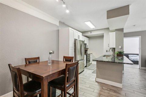 Condo in Tampa, Florida, 2 bedrooms  № 2092538 - photo 8