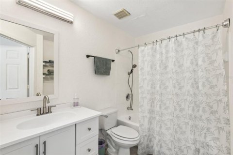 Condo in Tampa, Florida, 2 bedrooms  № 2092538 - photo 17