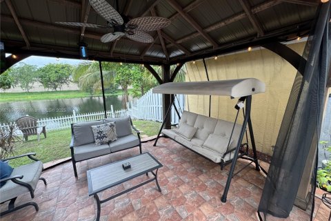 Casa en venta en Miramar, Florida, 4 dormitorios, 209.4 m2 № 1947131 - foto 19