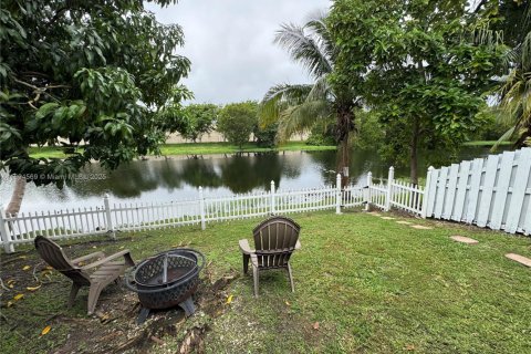 Casa en venta en Miramar, Florida, 4 dormitorios, 209.4 m2 № 1947131 - foto 16