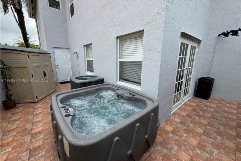 Casa en venta en Miramar, Florida, 4 dormitorios, 209.4 m2 № 1947131 - foto 18