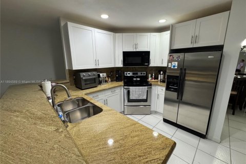 Casa en venta en Miramar, Florida, 4 dormitorios, 209.4 m2 № 1947131 - foto 25