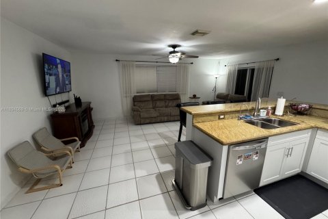 Casa en venta en Miramar, Florida, 4 dormitorios, 209.4 m2 № 1947131 - foto 27