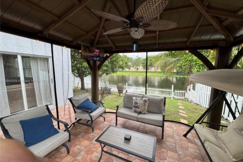 Casa en venta en Miramar, Florida, 4 dormitorios, 209.4 m2 № 1947131 - foto 22