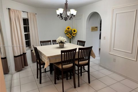 Casa en venta en Miramar, Florida, 4 dormitorios, 209.4 m2 № 1947131 - foto 29