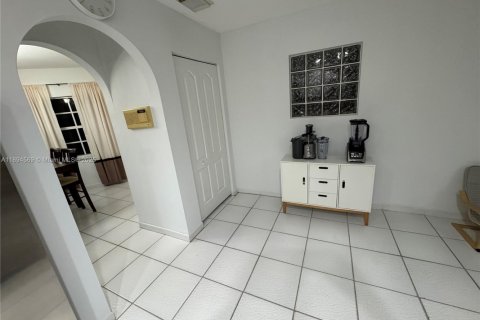 Casa en venta en Miramar, Florida, 4 dormitorios, 209.4 m2 № 1947131 - foto 30