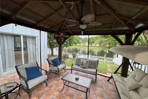 Casa en venta en Miramar, Florida, 4 dormitorios, 209.4 m2 № 1947131 - foto 20