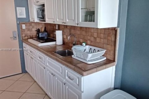 Copropriété à vendre à Sunny Isles Beach, Floride: 33.44 m2 № 2249392 - photo 12