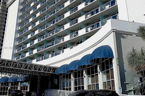 Copropriété à vendre à Sunny Isles Beach, Floride: 33.44 m2 № 2249392 - photo 6