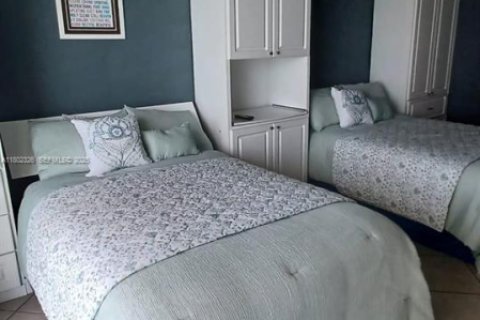 Copropriété à vendre à Sunny Isles Beach, Floride: 33.44 m2 № 2249392 - photo 9