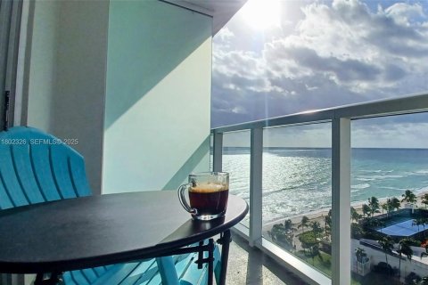 Studio à Condo à Sunny Isles Beach, Floride № 2249392