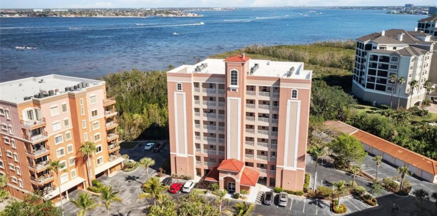 Condo in Fort Myers, Florida, 3 bedrooms № 2229333