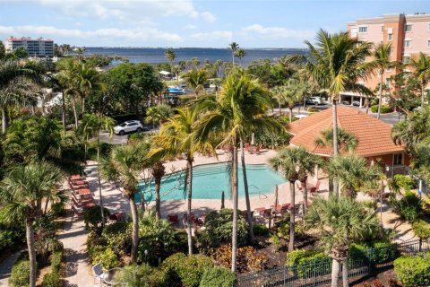 Condo in Fort Myers, Florida, 3 bedrooms № 2229333 - photo 2