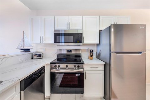 Condo in Fort Myers, Florida, 3 bedrooms № 2229333 - photo 12