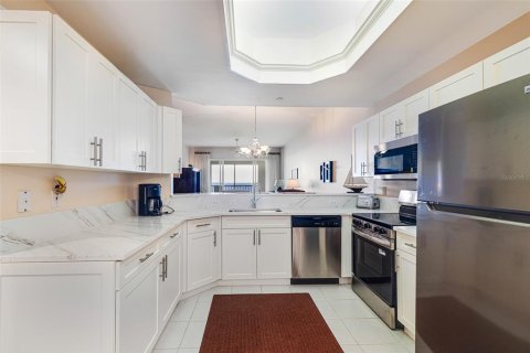 Condo in Fort Myers, Florida, 3 bedrooms № 2229333 - photo 10