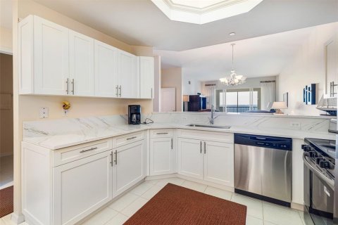 Condo in Fort Myers, Florida, 3 bedrooms № 2229333 - photo 11