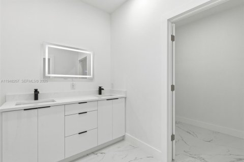 Casa en venta en Fort Myers, Florida, 3 dormitorios, 142.88 m2 № 2006743 - foto 23