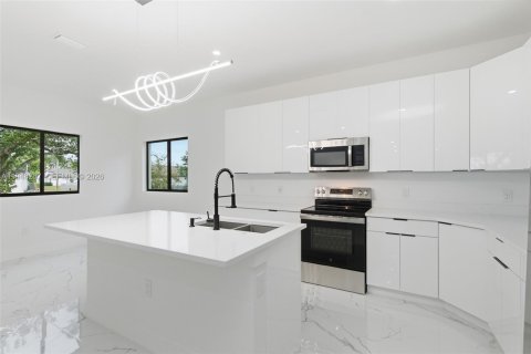 House in Fort Myers, Florida 3 bedrooms, 142.88 sq.m. № 2006743