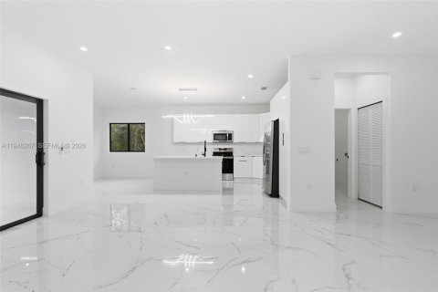 Casa en venta en Fort Myers, Florida, 3 dormitorios, 142.88 m2 № 2006743 - foto 8