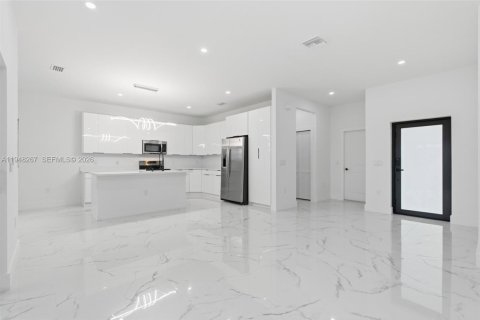 Casa en venta en Fort Myers, Florida, 3 dormitorios, 142.88 m2 № 2006743 - foto 12