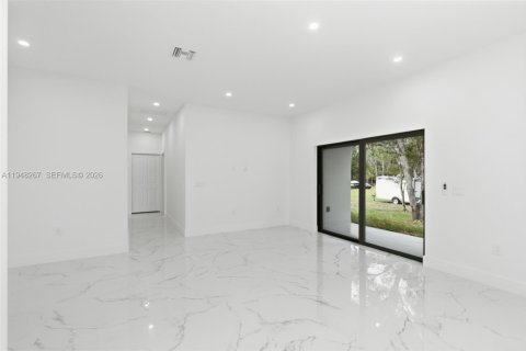 Casa en venta en Fort Myers, Florida, 3 dormitorios, 142.88 m2 № 2006743 - foto 14