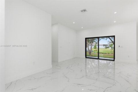 Casa en venta en Fort Myers, Florida, 3 dormitorios, 142.88 m2 № 2006743 - foto 13