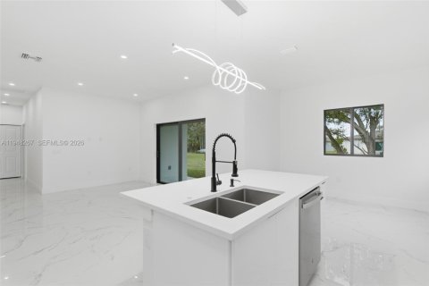 Casa en venta en Fort Myers, Florida, 3 dormitorios, 142.88 m2 № 2006743 - foto 4