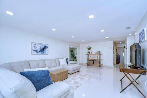 Casa en alquiler en Belleair Beach, Florida, 4 dormitorios, 176.14 m2 № 1900214 - foto 5