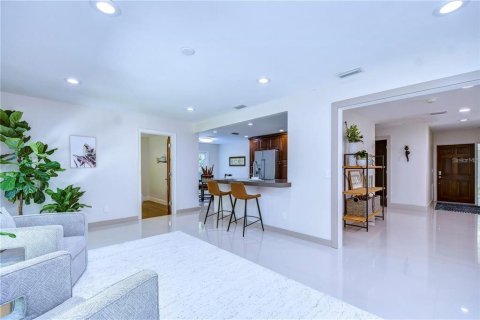 Casa en alquiler en Belleair Beach, Florida, 4 dormitorios, 176.14 m2 № 1900214 - foto 3