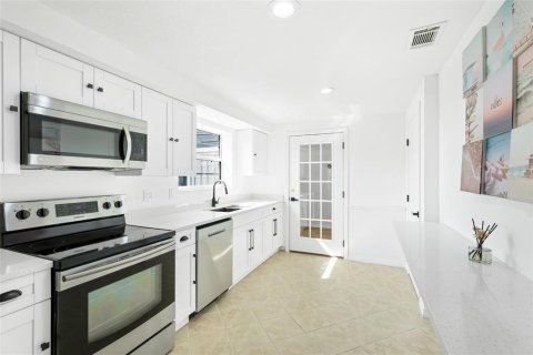 Villa ou maison à vendre à Palmetto, Floride: 5 chambres, 319.12 m2 № 2406421 - photo 16