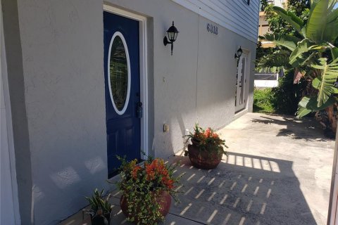 Casa en venta en New Smyrna Beach, Florida, 3 dormitorios, 173.91 m2 № 2239759 - foto 2