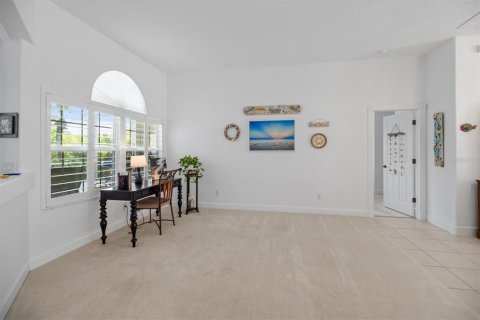 House in Palm Coast, Florida 4 bedrooms, 226.96 sq.m. № 2196385 - photo 10