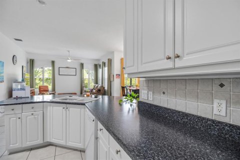 House in Palm Coast, Florida 4 bedrooms, 226.96 sq.m. № 2196385 - photo 20