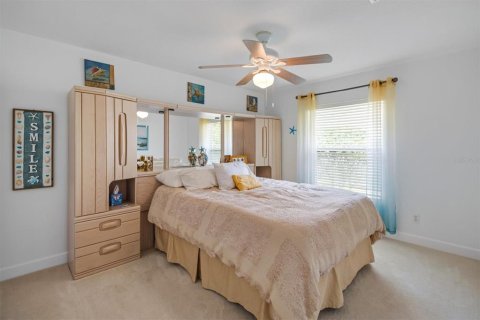 House in Palm Coast, Florida 4 bedrooms, 226.96 sq.m. № 2196385 - photo 28