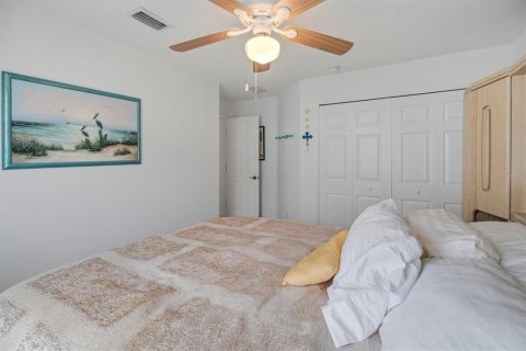 House in Palm Coast, Florida 4 bedrooms, 226.96 sq.m. № 2196385 - photo 29