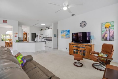 House in Palm Coast, Florida 4 bedrooms, 226.96 sq.m. № 2196385 - photo 18