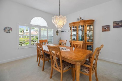 House in Palm Coast, Florida 4 bedrooms, 226.96 sq.m. № 2196385 - photo 9