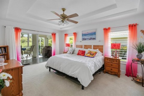 House in Palm Coast, Florida 4 bedrooms, 226.96 sq.m. № 2196385 - photo 11