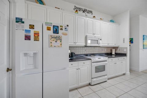 House in Palm Coast, Florida 4 bedrooms, 226.96 sq.m. № 2196385 - photo 21
