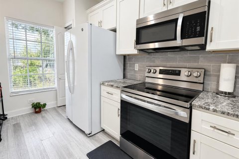 Touwnhouse à louer à Brandon, Floride: 2 chambres, 110 m2 № 2421862 - photo 7