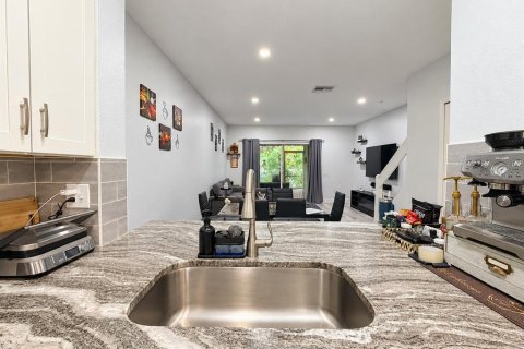 Touwnhouse à louer à Brandon, Floride: 2 chambres, 110 m2 № 2421862 - photo 8