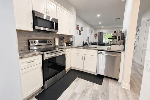 Touwnhouse à louer à Brandon, Floride: 2 chambres, 110 m2 № 2421862 - photo 6