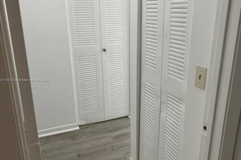 Condo in Delray Beach, Florida, 2 bedrooms  № 1963646 - photo 12