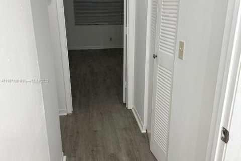 Condo in Delray Beach, Florida, 2 bedrooms  № 1963646 - photo 16