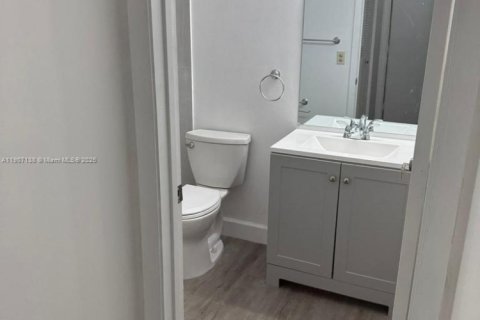 Condo in Delray Beach, Florida, 2 bedrooms  № 1963646 - photo 11